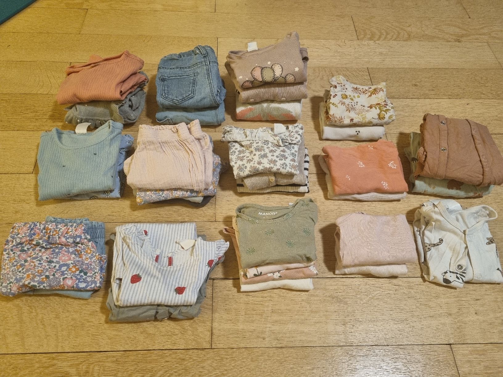 Kleiderpakete & -sets: Grosses Mädchen-Kleiderpaket Gr. 80 – Gebraucht aus Chur von urs_x8x8