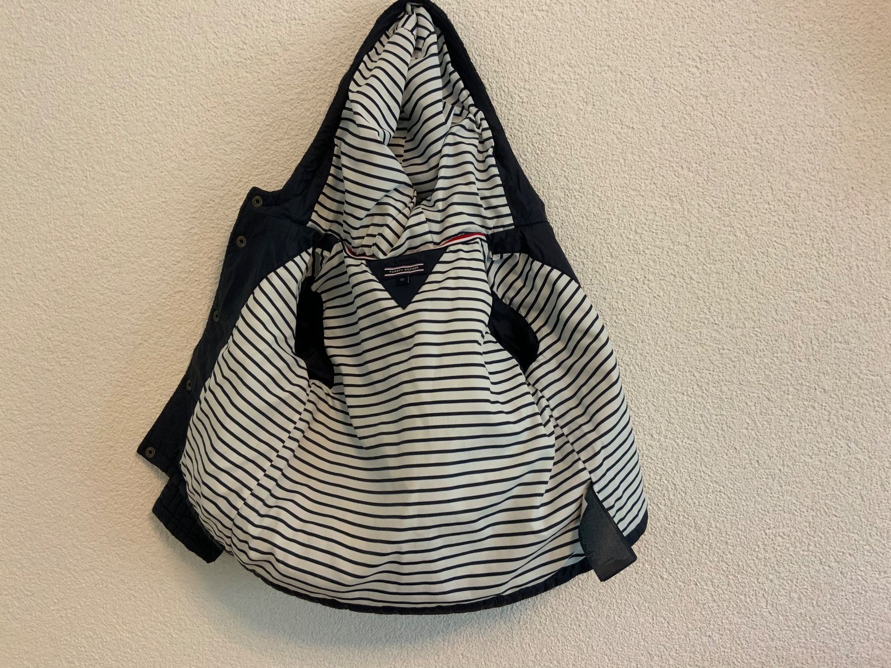 Tommy Hilfiger Jacken & Mäntel: Veste Tommy Hilfiger, taille 80 – Gebraucht aus Tafers von gen_9jsb 4