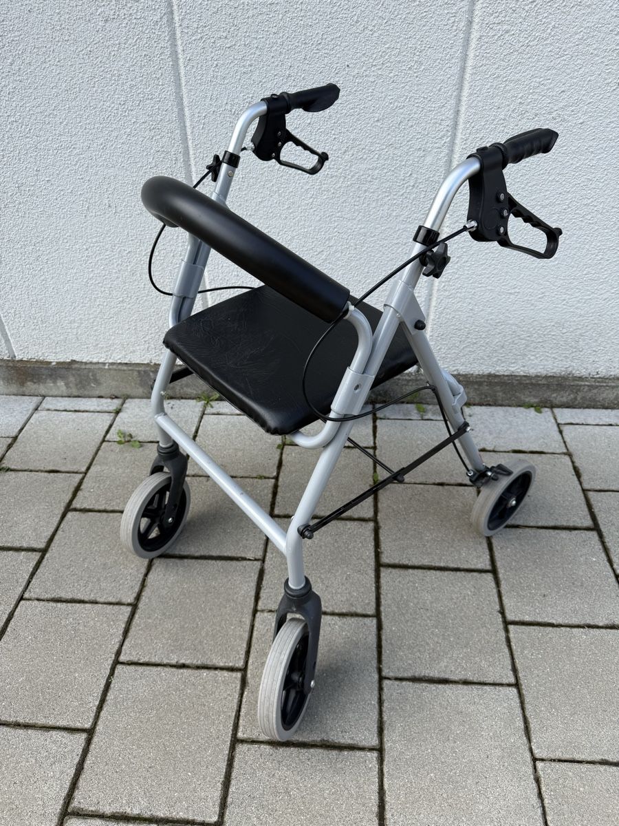 Gehhilfen: Rollator Rehashop – Gebraucht aus Elgg von dan_f8gv