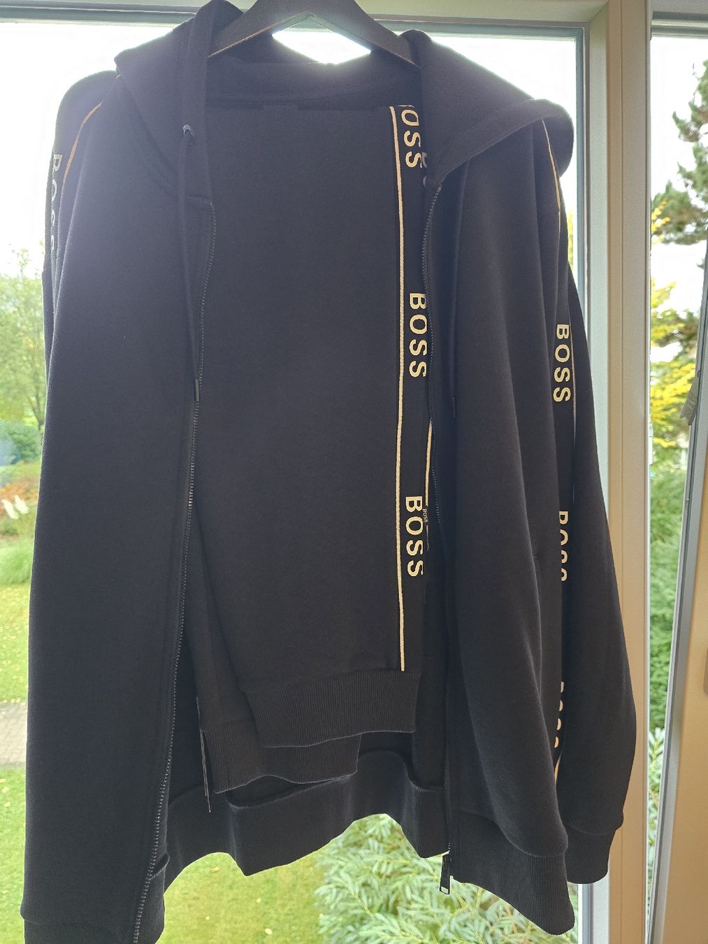Hugo Boss Giacche: Schwarzer BOSS Trainer Fullset – Nuovo e nell'imballaggio originale da Horgenberg venduto da Esteban_Cri 1