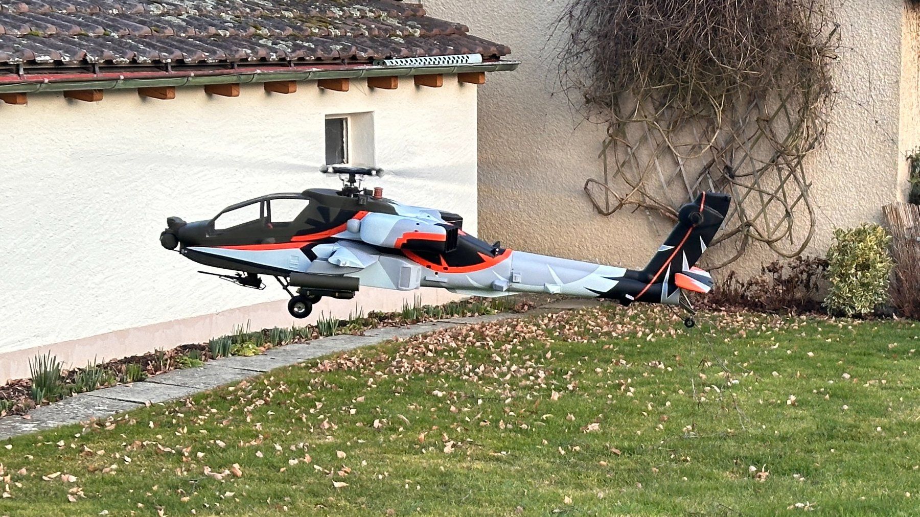 RC Kits de montage: Apache  AH-64 Scale Helikopter 700 – D'occasion à Murten par Vaiper 2