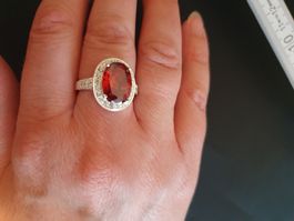 Bague élégante avec pierre rouge en argent 925