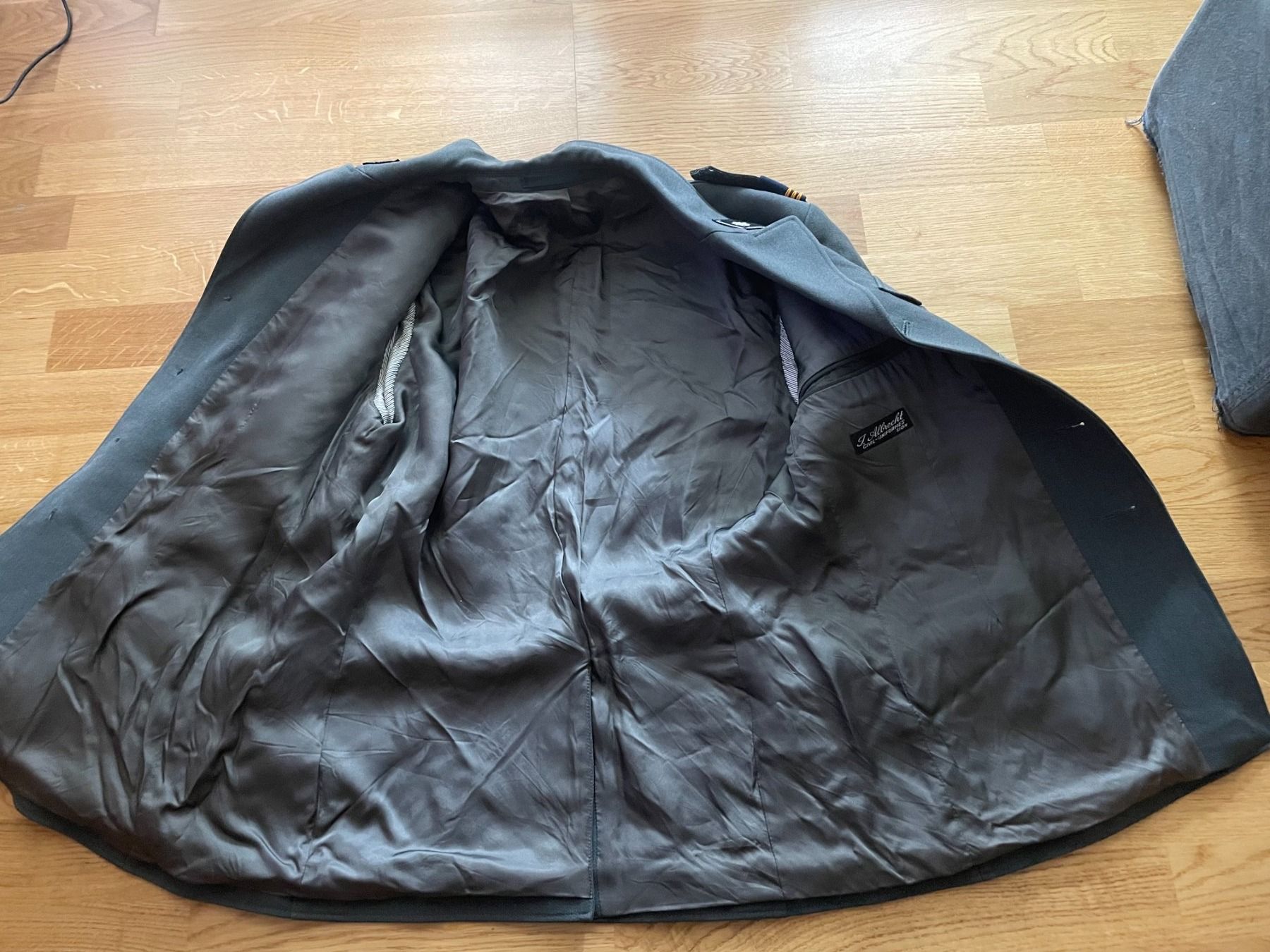 Uniformi: Schweizer Militär-Jacke – Usato da Rapperswil SG venduto da Boadioz 2