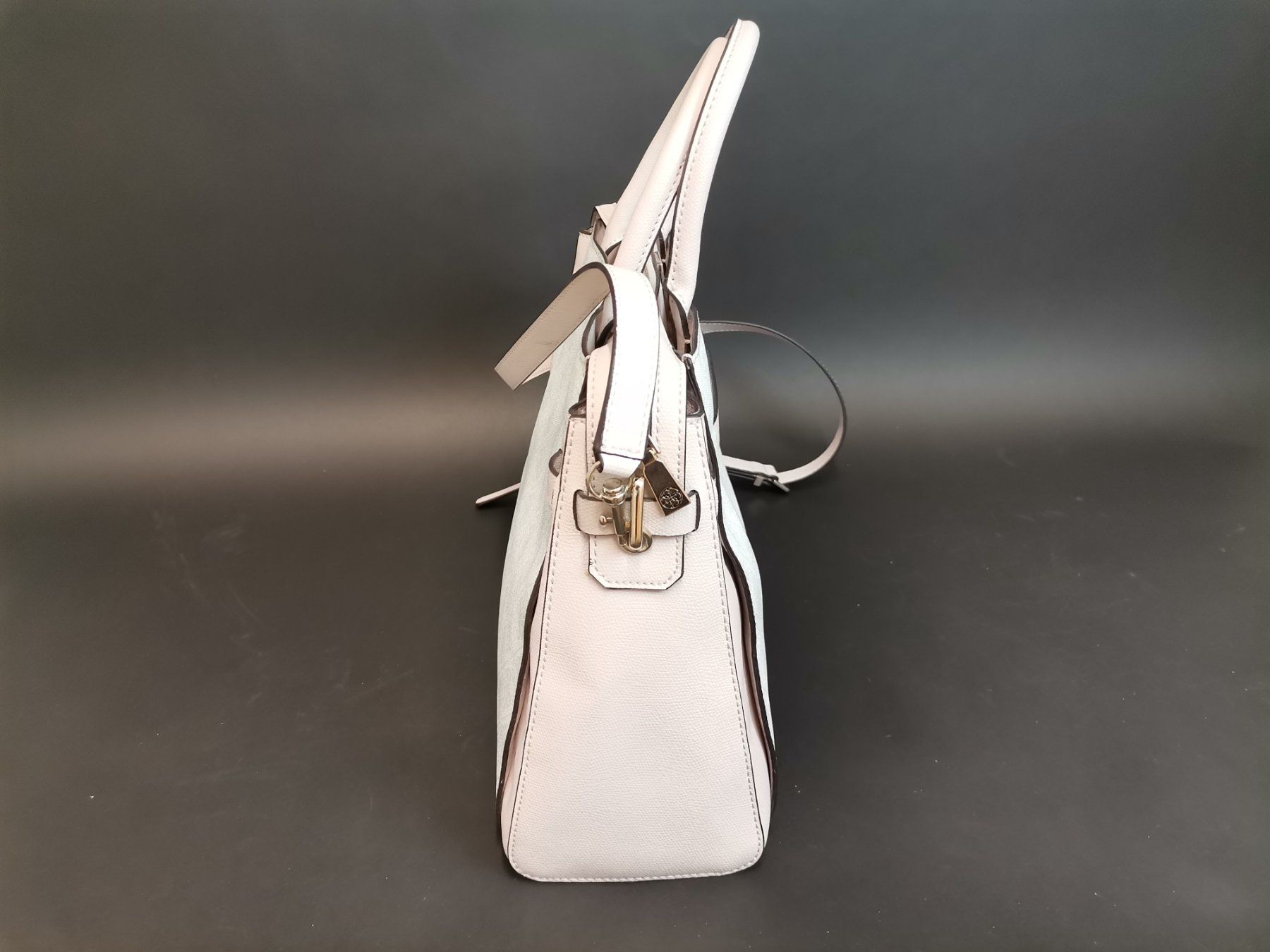 Guess Borse da donna: GUESS Damentasche – Usato da Schaffhausen venduto da Restwert_SH 1