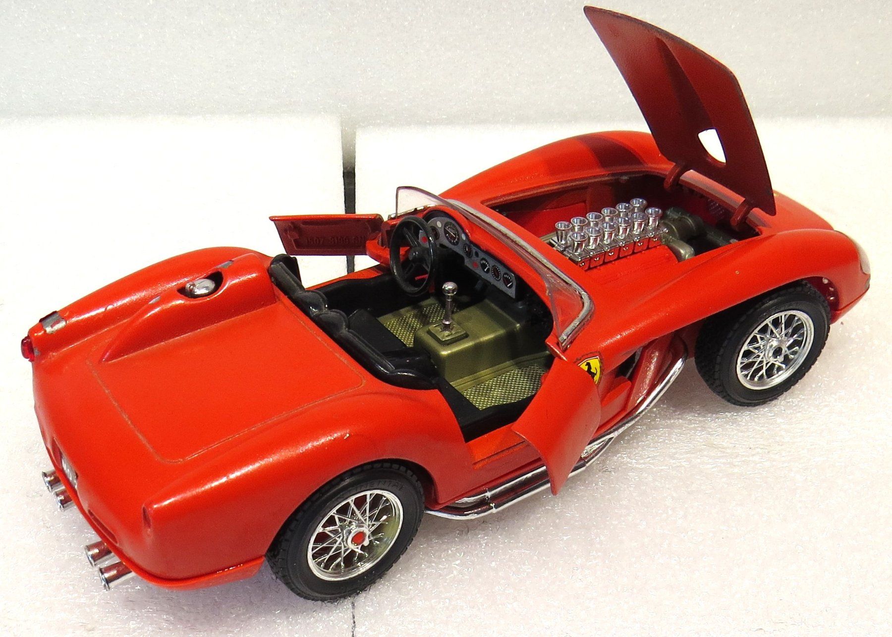 Ferrari Modellini d'auto: 1:24 Bburago Ferrari Schrottplatz – Difettoso da Ettingen venduto da Burago 1