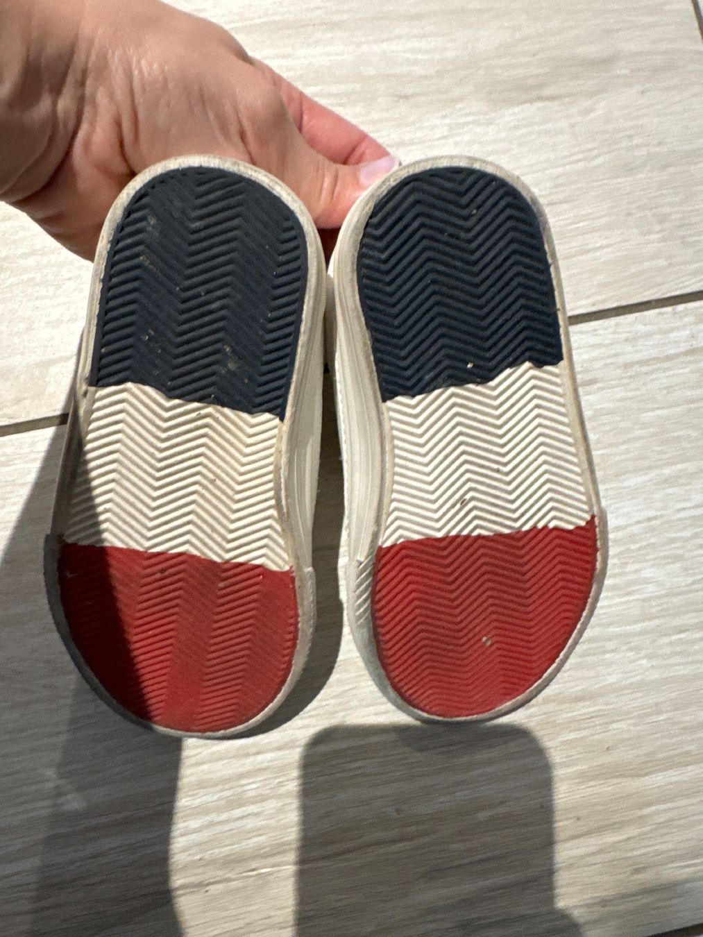Next Scarpe per ragazzi: Next Turnschuhe weiss Gr 24.5 – Usato da Gelterkinden venduto da Familienferien 4