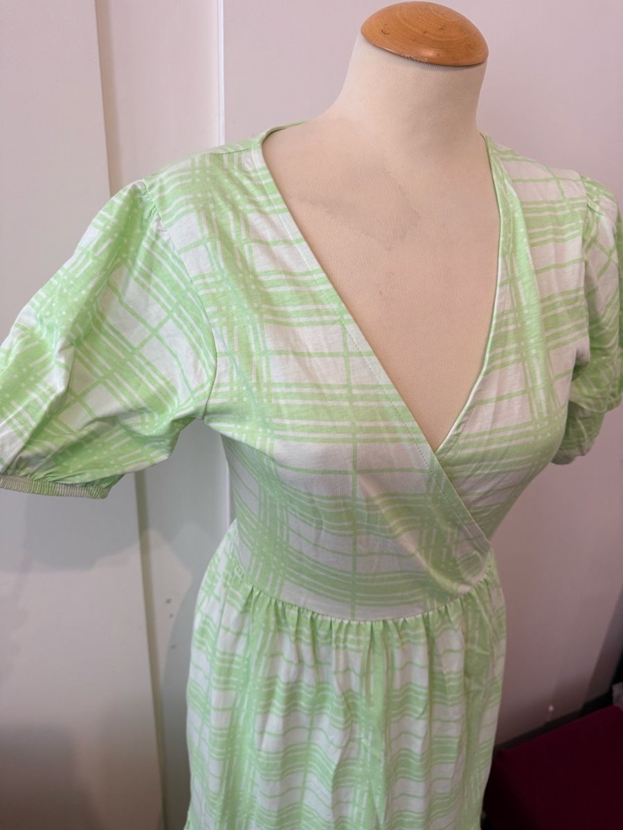 Asos Kleider: Robe portefeuille ASOS – Neu (gemäss Beschreibung) aus Le Locle von tchanatakoua 6
