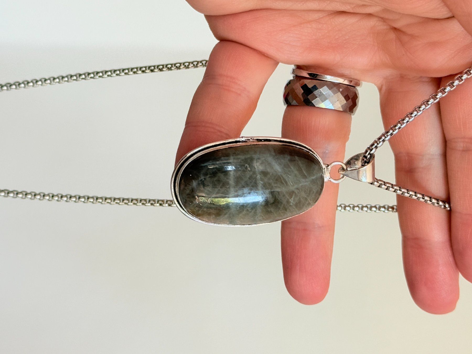 Catenine: Collier labradorite - Élégance discrète ✨ – Nuovo e nell'imballaggio originale da Genève venduto da AWWA 7