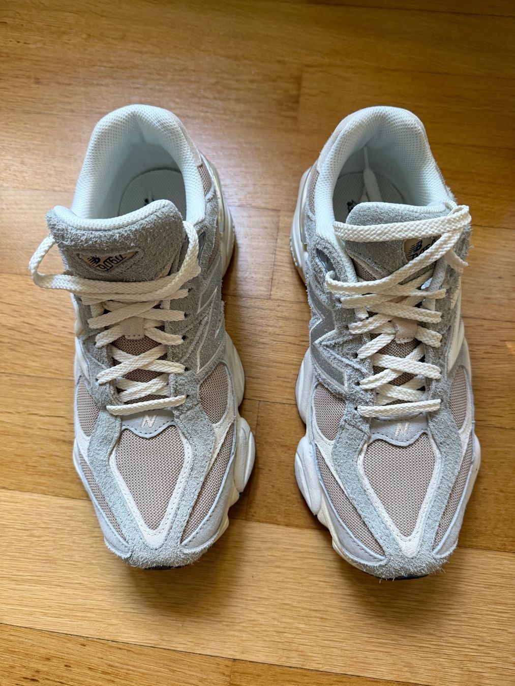 New Balance Scarpe da uomo: New Balance 9060 – Nuovo (secondo la descrizione) da Basel venduto da hiu_y2cd 1