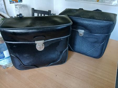 Velo/ Töfflitaschen Paar Leder Optik Schwarz gebraucht 2 Stc