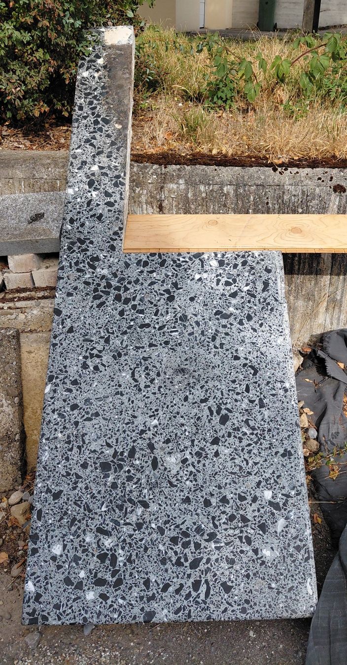 Pierres & tuiles: Betonplatte geschliffen – D'occasion à Schinznach Dorf par Sammleri