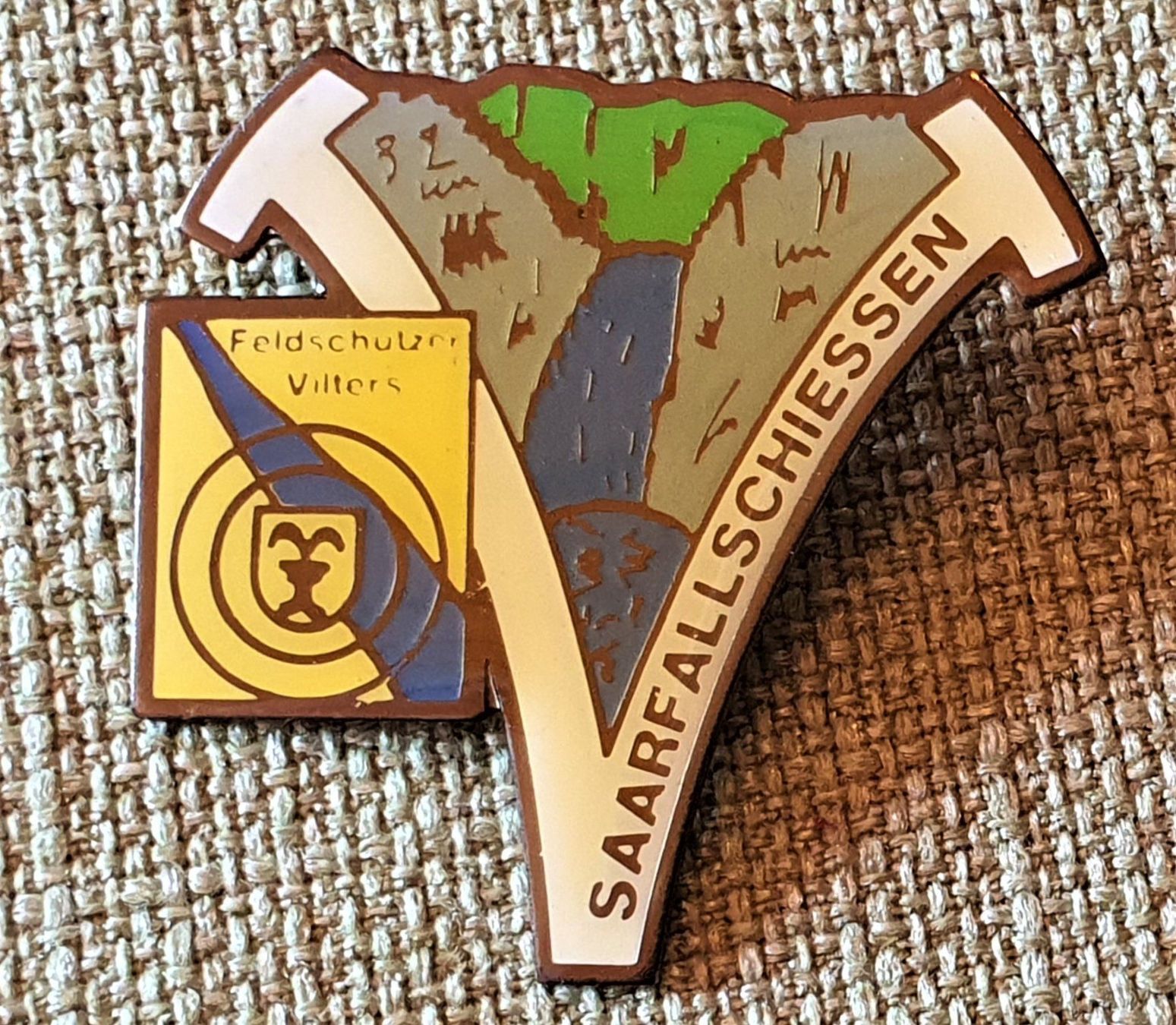 Placchette & Badge: L414 - Pin Feld Schützen Saarfallschiessen – Usato da Reinach BL venduto da Boston-Verkauf