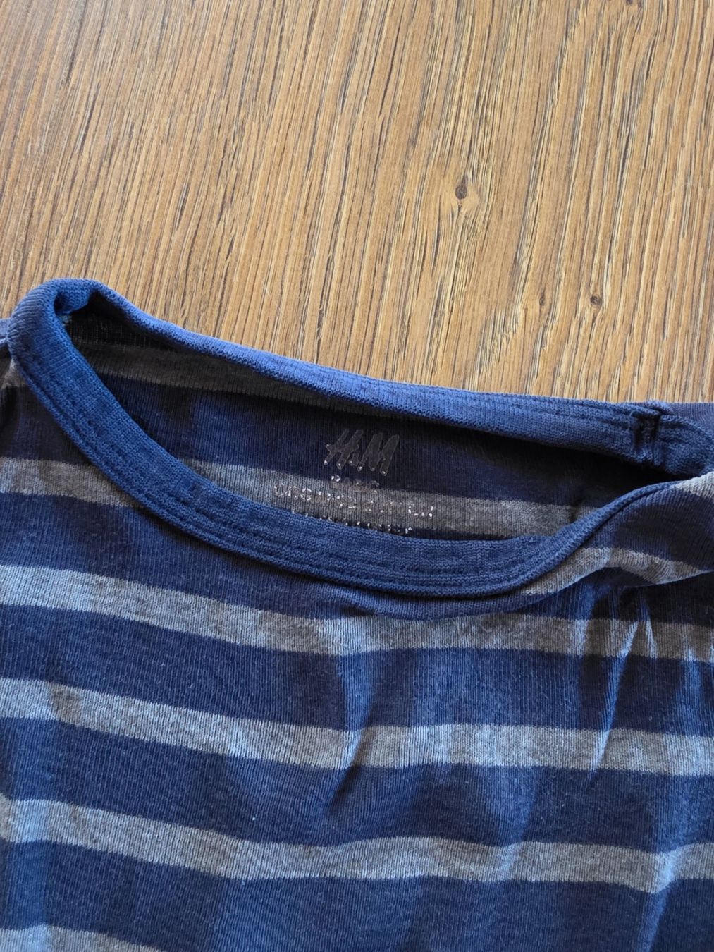 H&M Chemises, T-shirts & Polos: Langarmshirt, Longsleeve H&M Gr. 110 – D'occasion à Nebikon par Japostyle 2