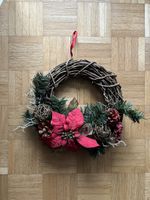 Weihnachtskranz mit Roten Blumen – Türdeko