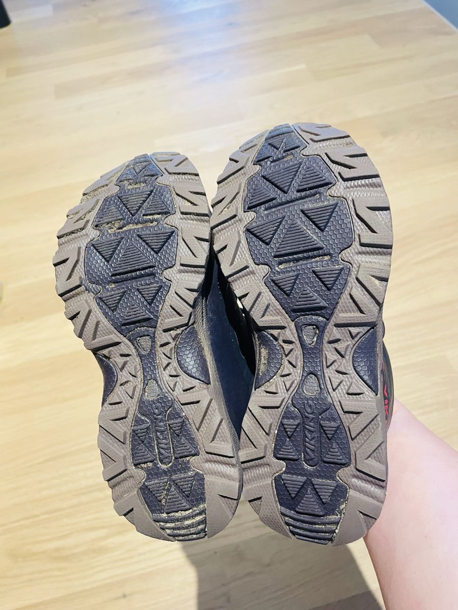 Scarpe per ragazze: Wanderschuhe, Gr. 29, Mädchen, wasserdicht, violett – Usato da Trüllikon venduto da 3PFA 4