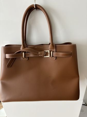 Schicke braune Damentasche, perfekt für den Herbst! 🍂👜