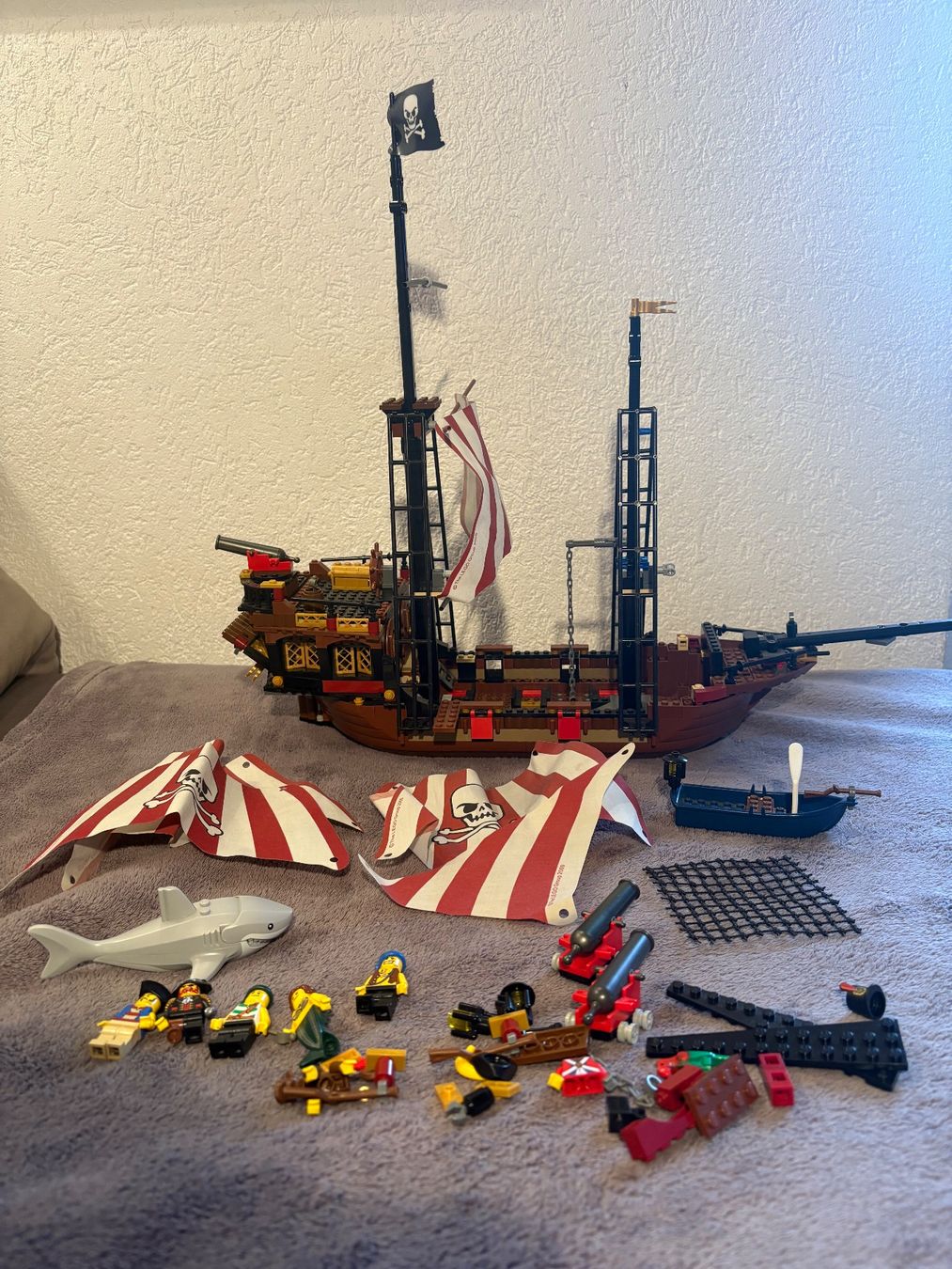 Lego Kit di costruzioni: Lego pirates Brickbeard's Bounty 6243 95% complete – Usato da Fully venduto da fre_58gk