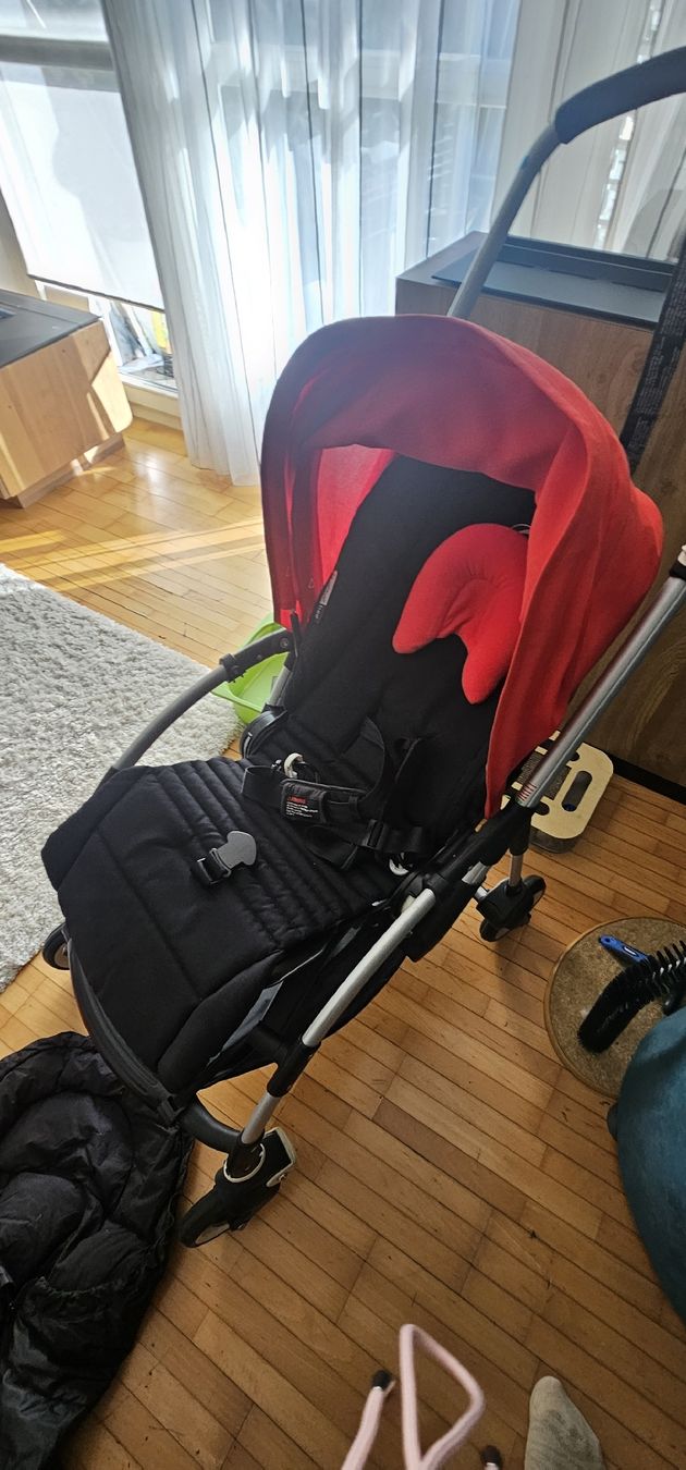 Bugaboo Kinderwagen: Bugaboo Bee Kinderwagen mit Zubehör, Rot Schwarz – Gebraucht aus Riedikon von Winter21. 1