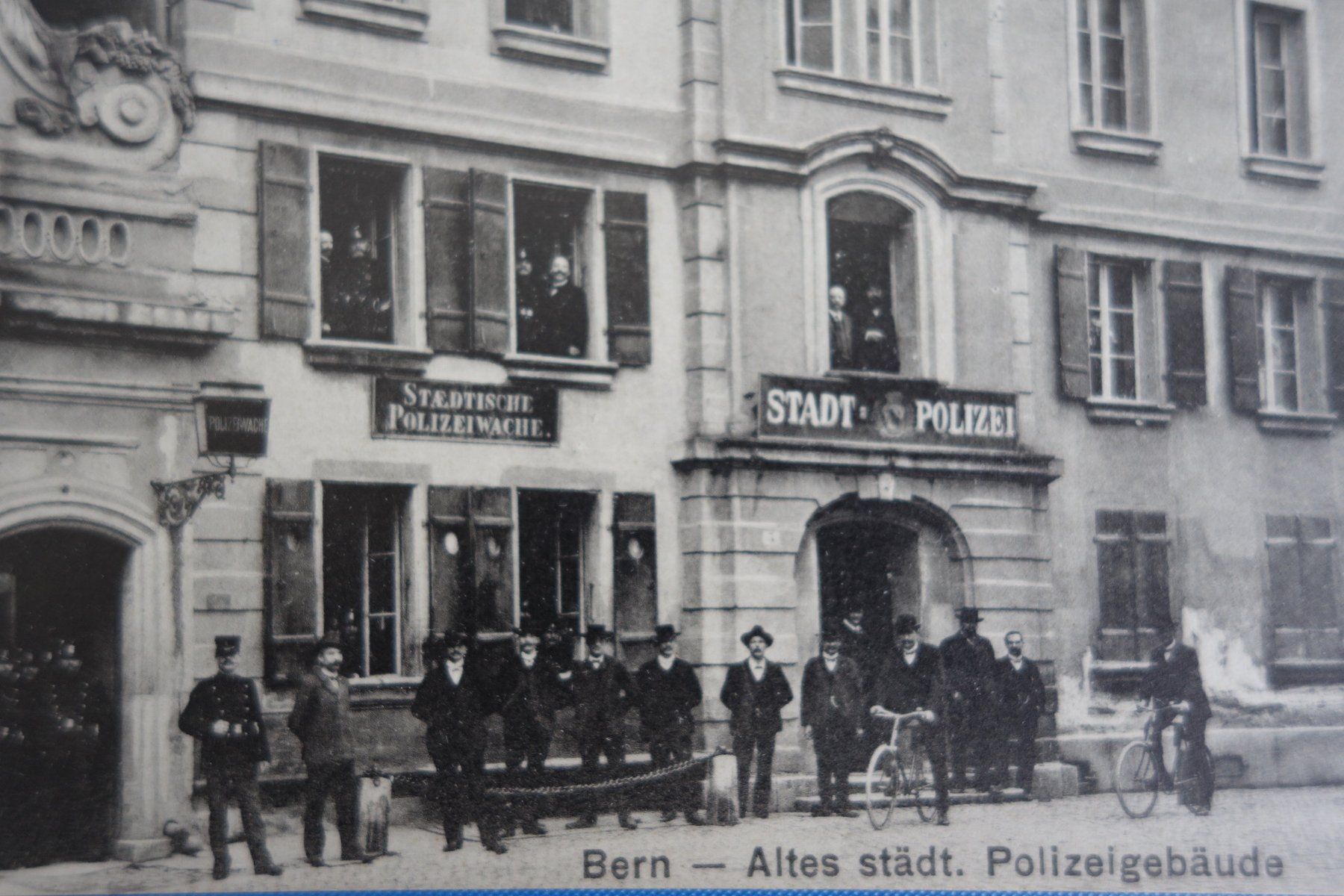 Cartoline postali: BERN - altes städt. Polizeigebäude - um 1910 - POLIZEI – Usato da Ibach venduto da Ibanto 1