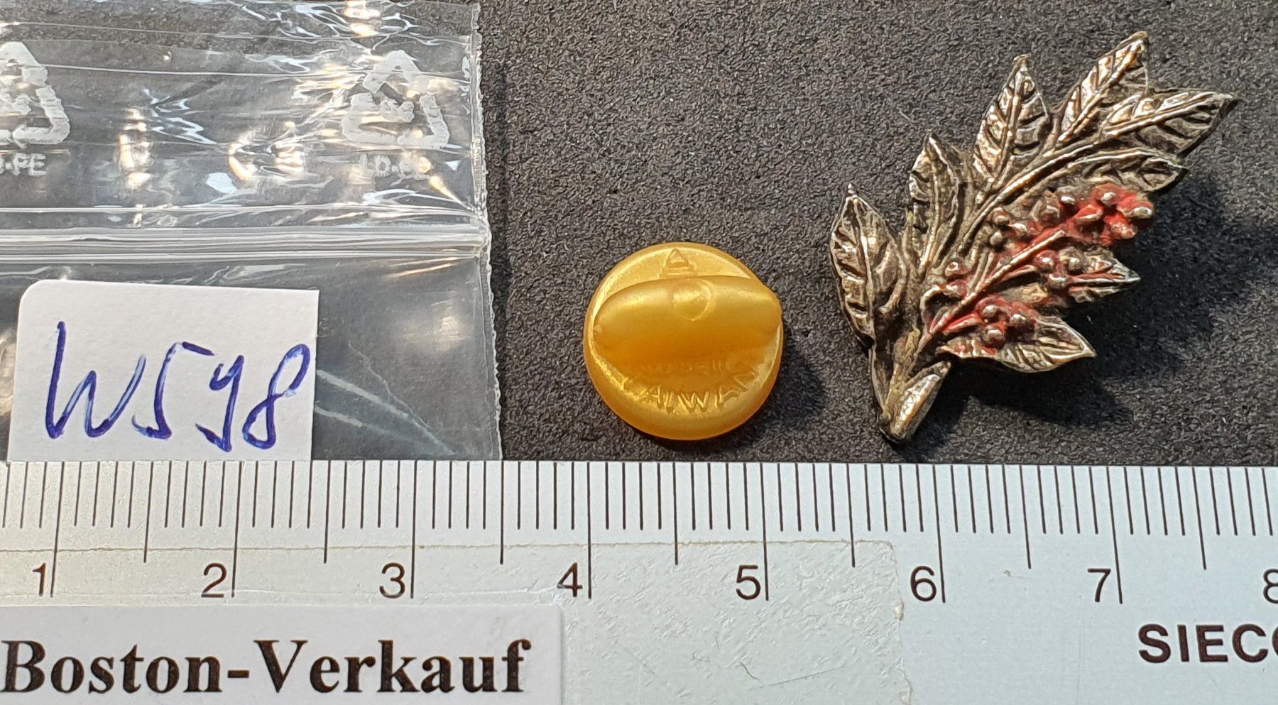 Plaketten & Abzeichen: W598 - Pin Blume Lentisco – Gebraucht aus Reinach BL von Boston-Verkauf 2