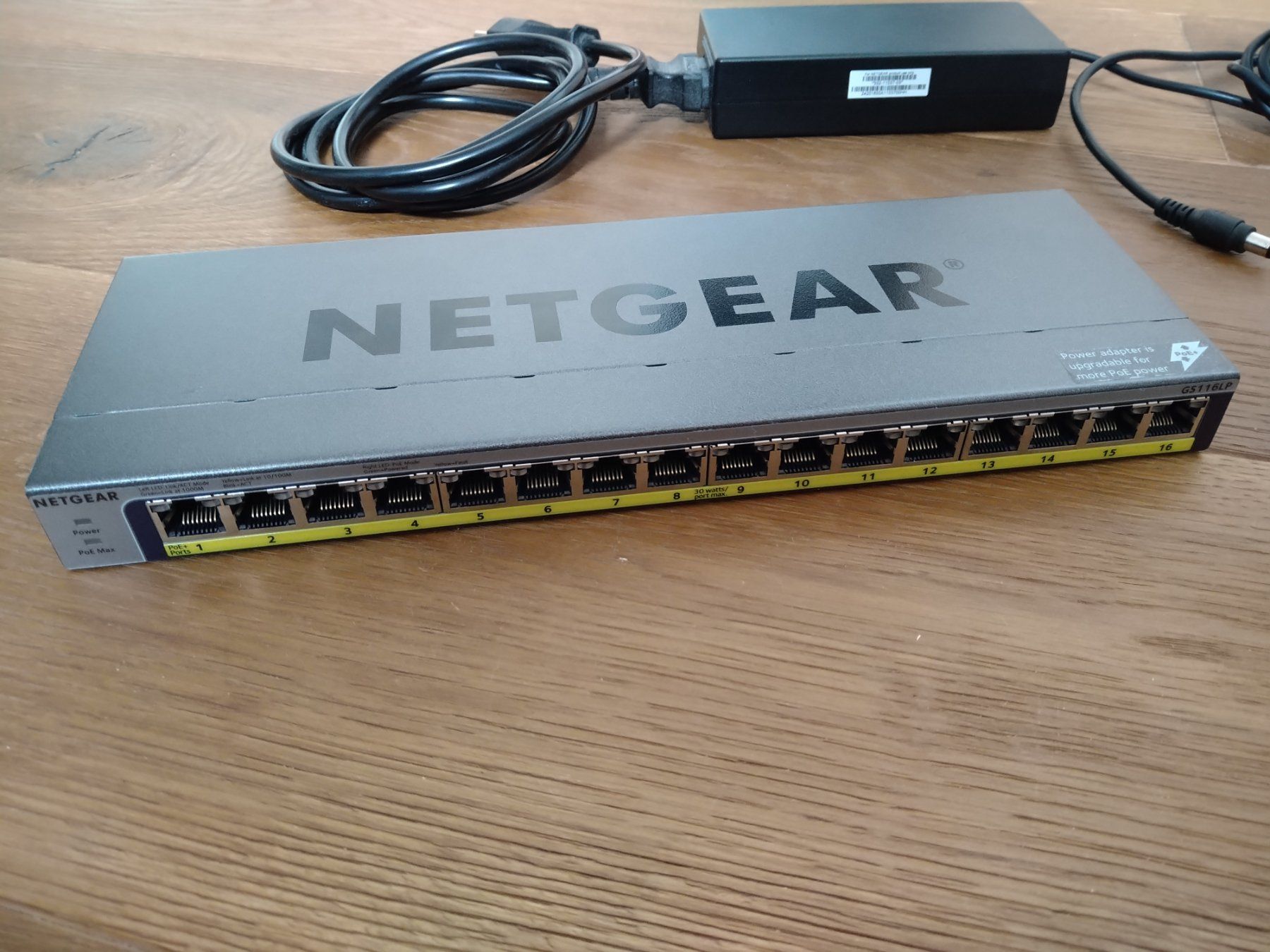 Netgear Hubs & Switches: Netgear GS116LP - 16 Port PoE Gigabit Switch – Gebraucht aus Herisau von