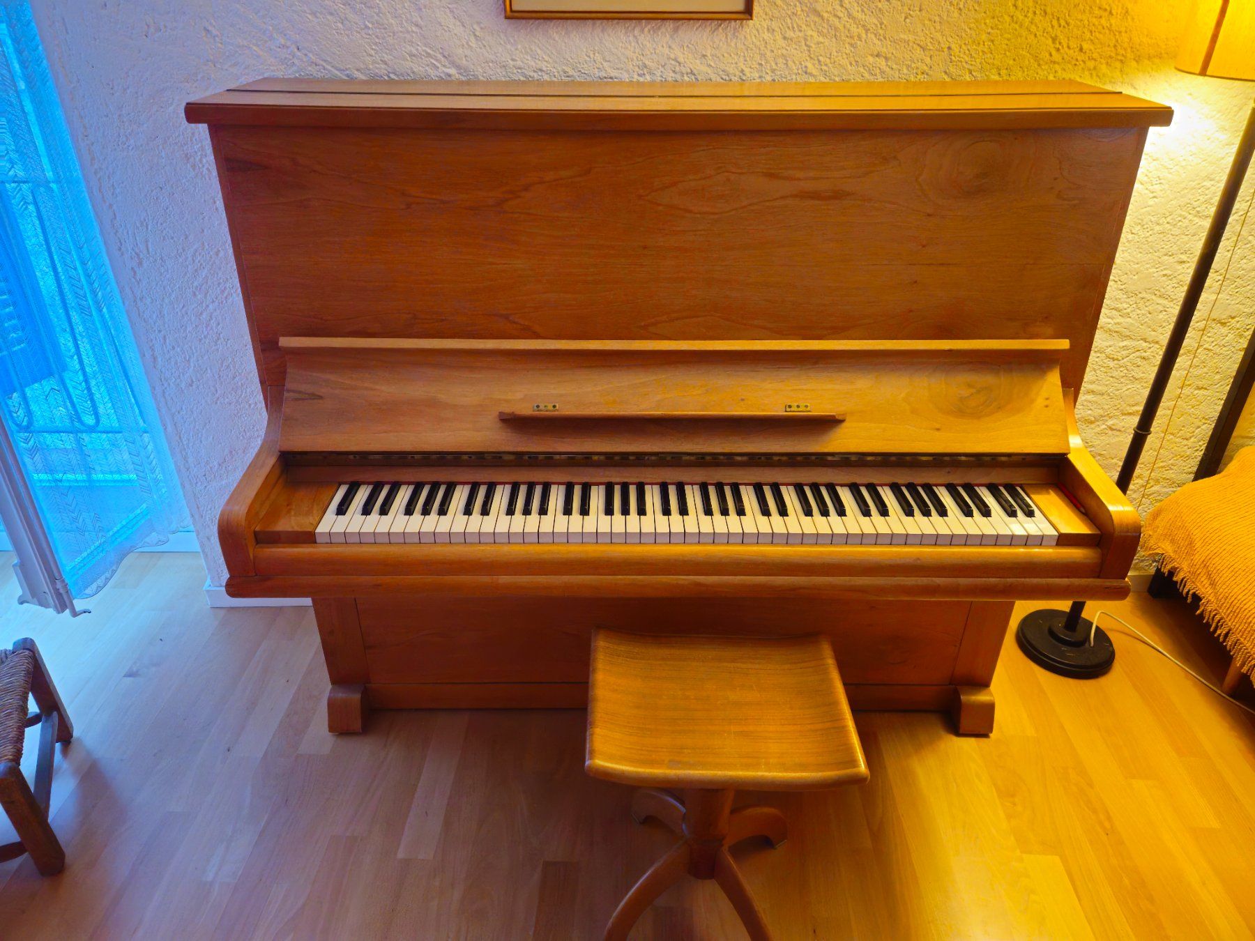 Instruments de musique: Klavier mit Hocker – D'occasion à Davos Dorf par Outdoor1700