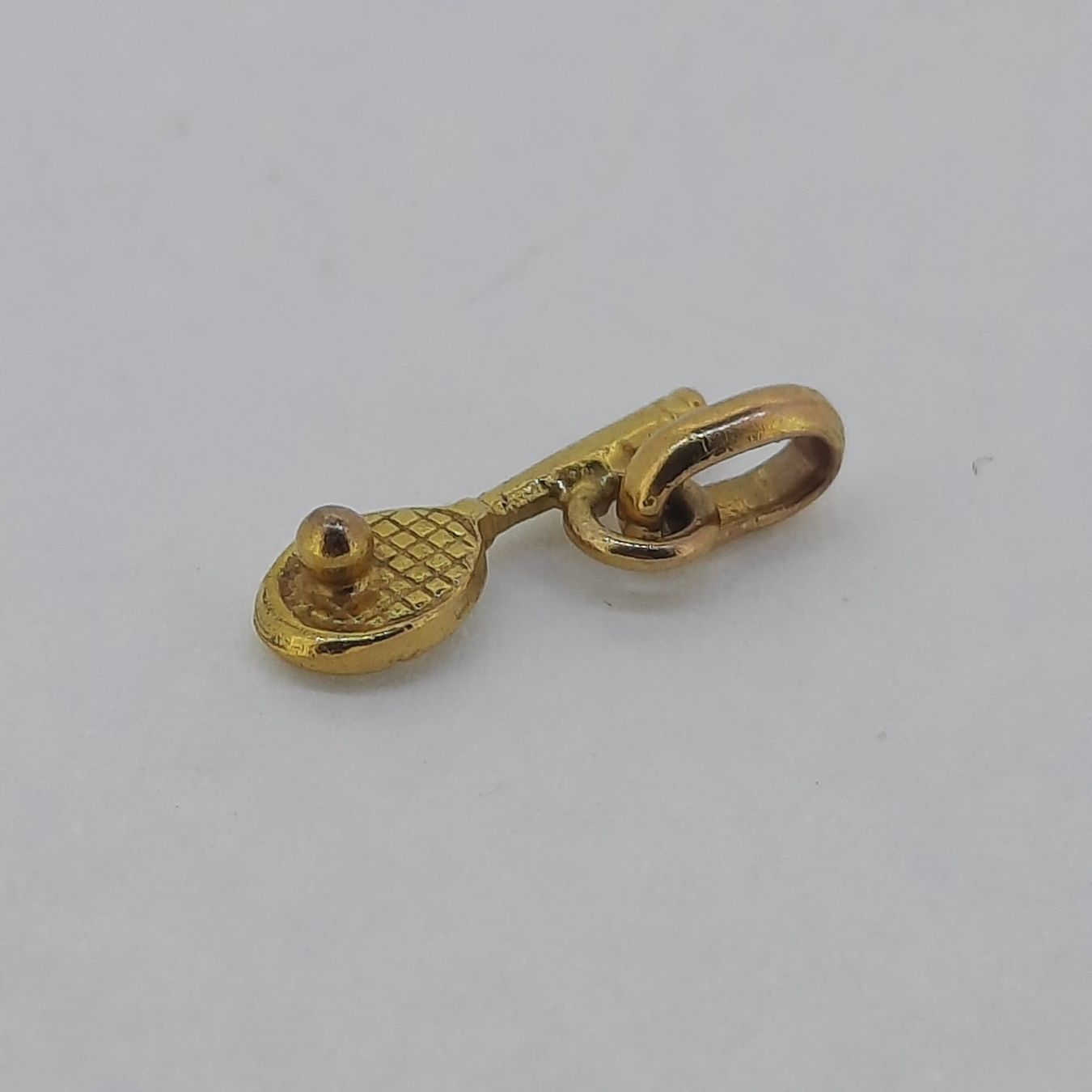 Ciondoli: Wunderschöner Tenisschläger-Anhänger – Usato da Unterägeri venduto da Altgoldschmuck 2