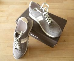 Sportiver Männerschuh aus Leder (Gr. 44)