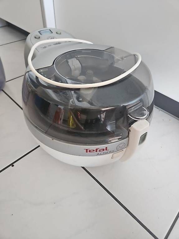 Küchengeräte: Tefal ActiFry Heissluftfritteuse – Gebraucht aus Zug von Schwenggeler
