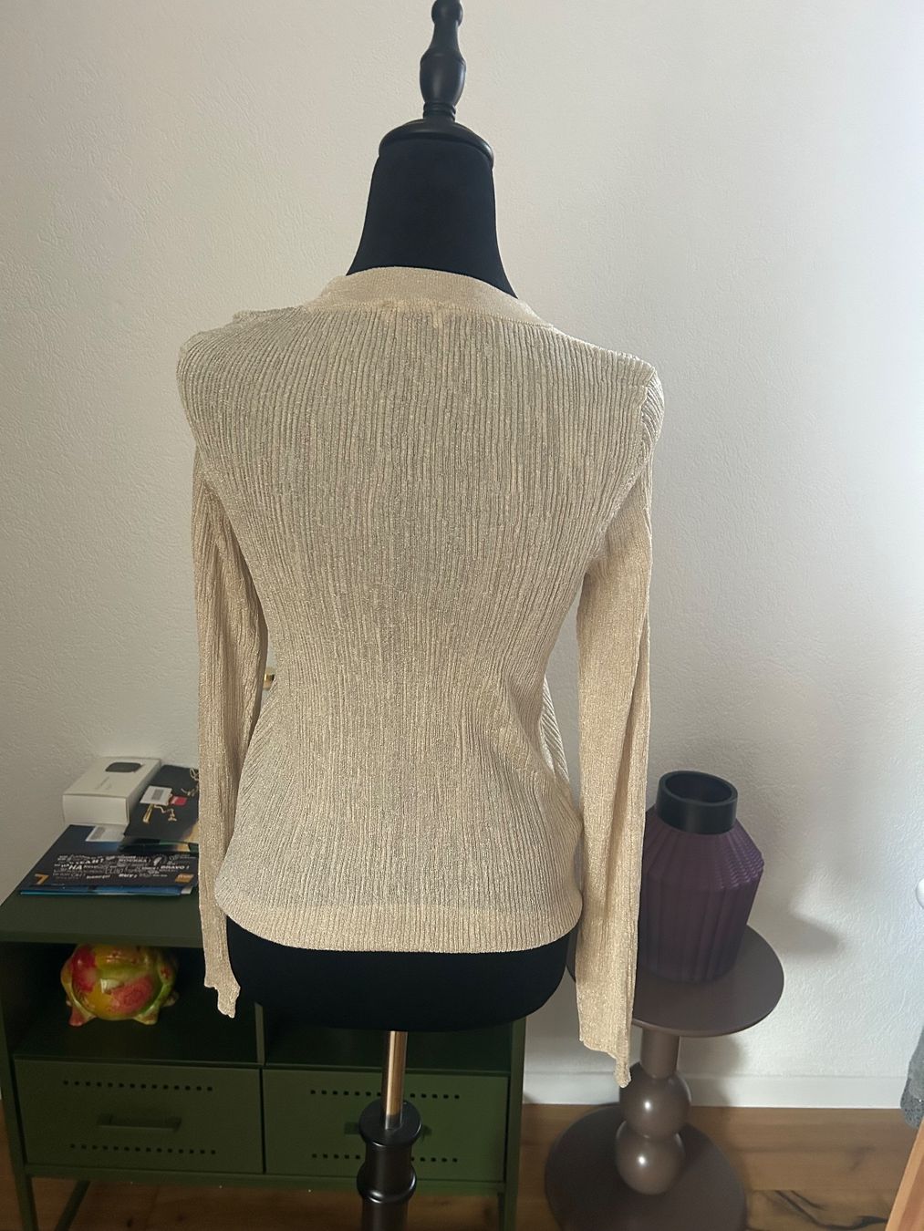 Mango Pullover & Sweatshirts: Mango pull doré – Neu (gemäss Beschreibung) aus Val-d'Illiez von Dombou 1