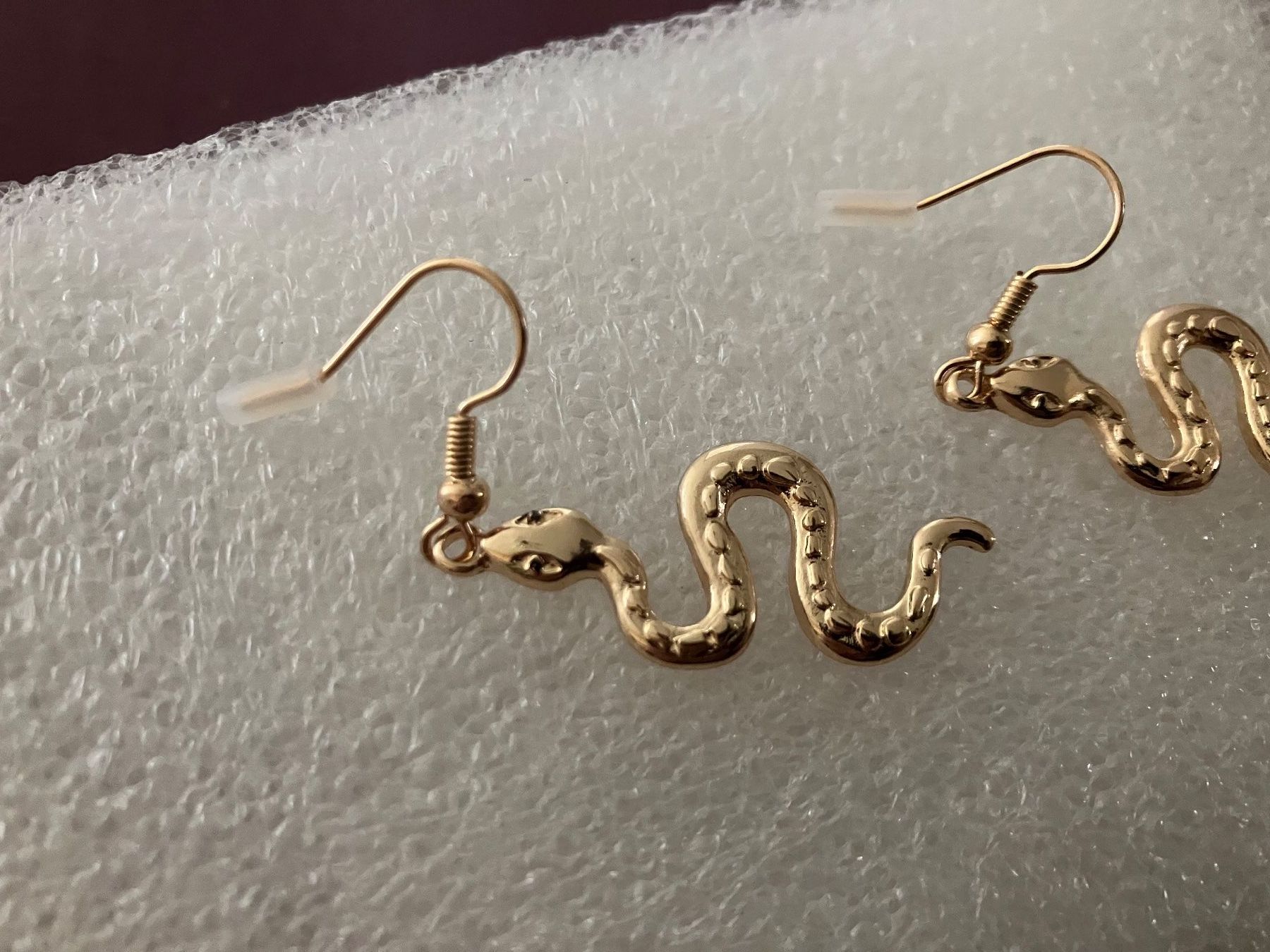 Orecchini pendenti & Orecchini a lobo: Modeschmuck Goldfarbene Schlangen Ohrhänger, schönes Design – Nuovo e nell'imballaggio originale da Affoltern am Albis venduto da Dlotti 2
