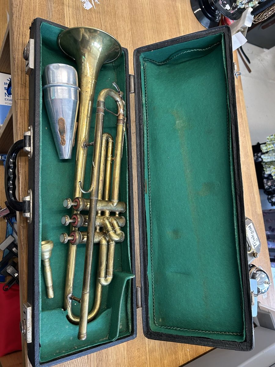 Strumenti musicali: Trompete mit Koffer – Usato da Zürich venduto da BashasBrockenhaus
