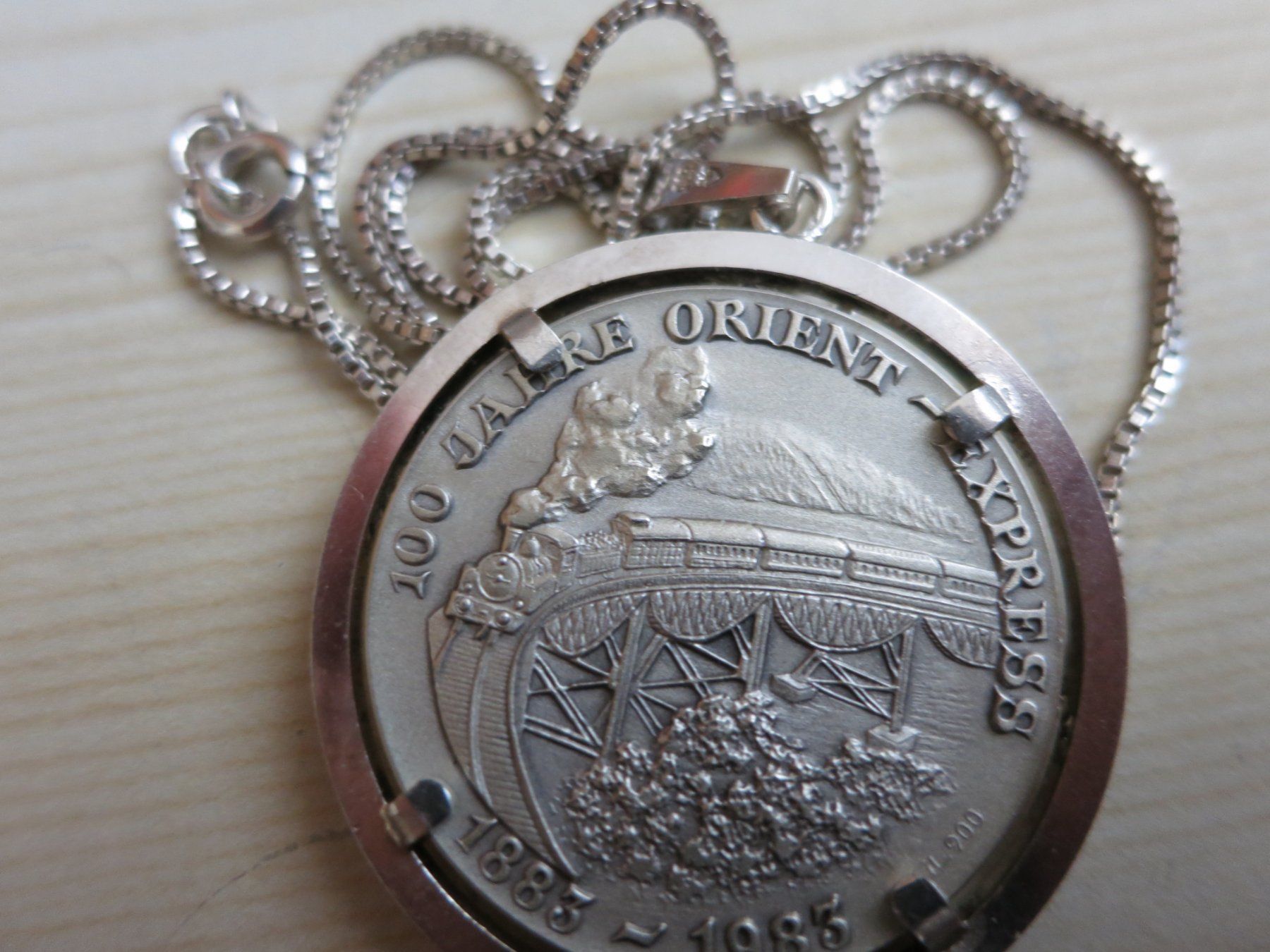 Medaglie: SILBERMEDAILLE 100 JAHRE ORIENT-EXPRESS EINGEFASST MIT KETTE – Nuovo (secondo la descrizione) da Windisch venduto da MarcelS01 3