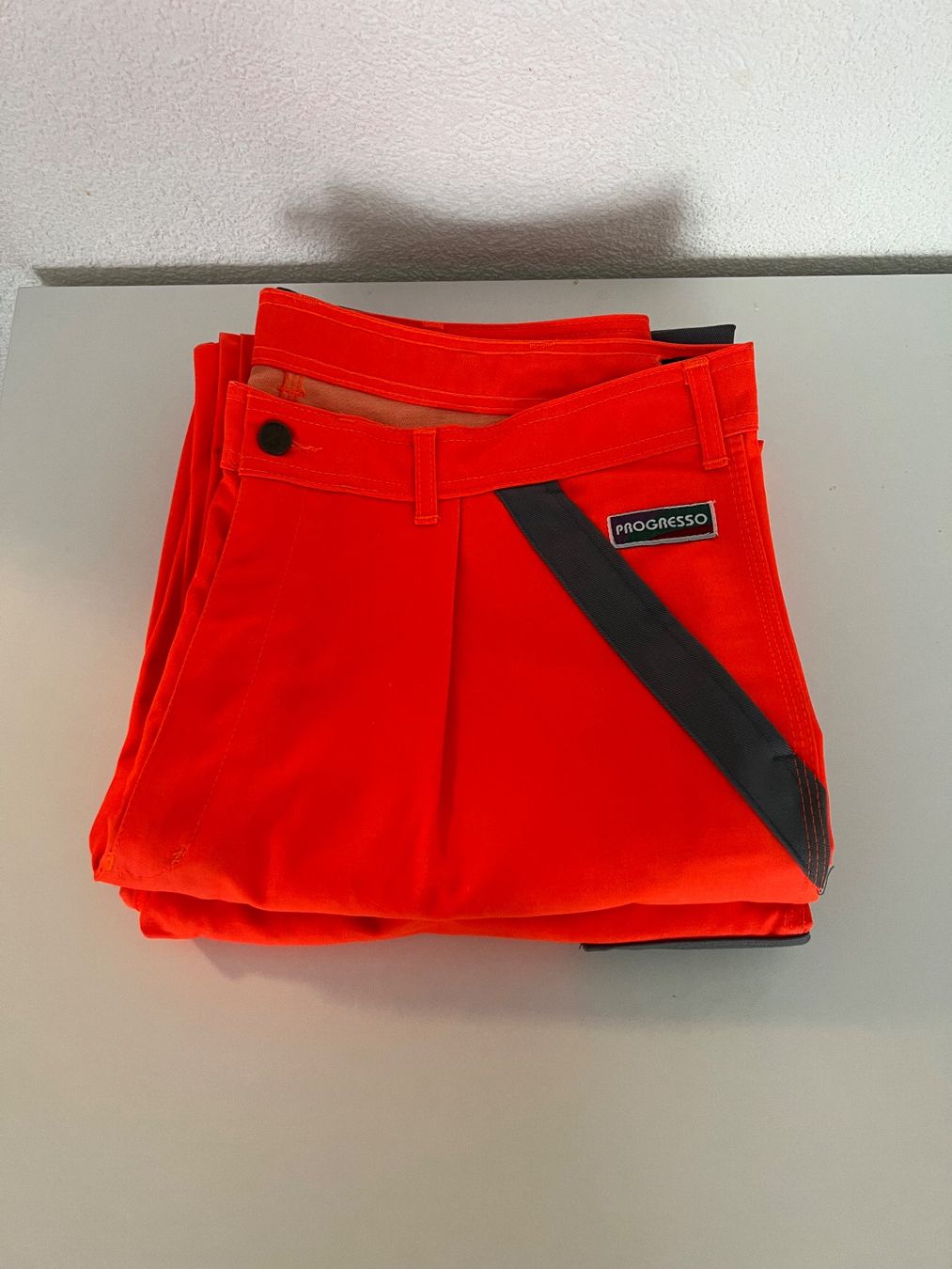 Hosen: Arbeits Hose (2 Mal) 52 Neu – Gebraucht aus Langenthal von langenthal333 3