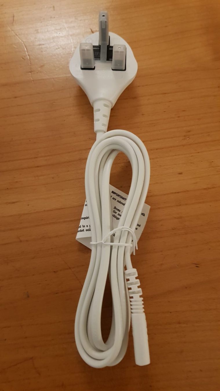 Cavi: Netzkabel. Mit UK plug - Câble d'alimentation électrique. – Nuovo e nell'imballaggio originale da Spiegel b. Bern venduto da ale_x59l 1