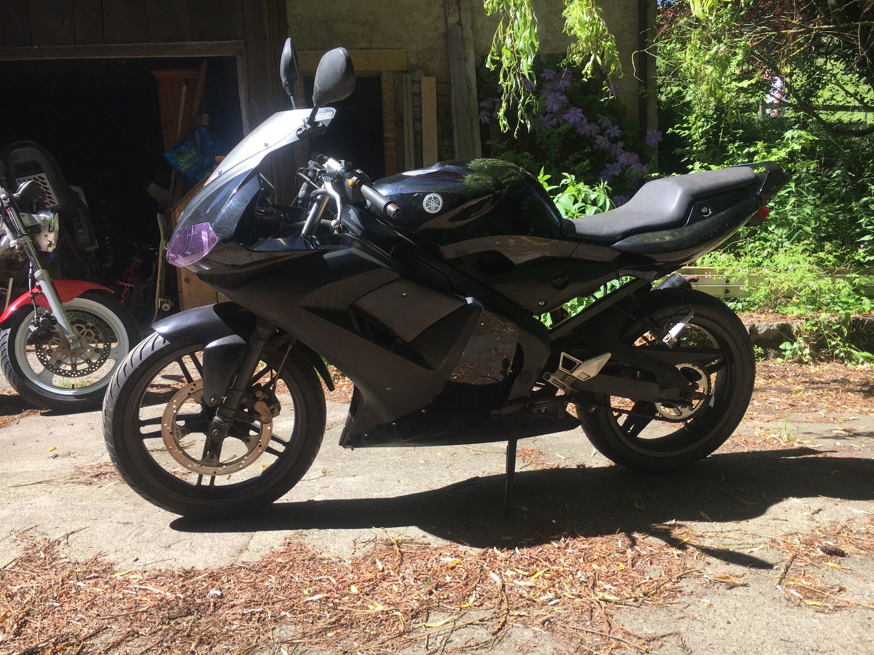 Yamaha Strada: Yamaha Tzr 50 + 1 châssis et plaind de pièces – Usato da Boudevilliers venduto da boost98 2
