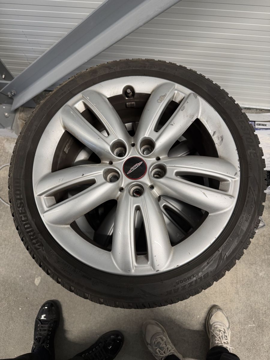 Mini Pneus & Roues: Mini JCW Winterräder 17 Zoll – D'occasion à Zürich par YarosBaros