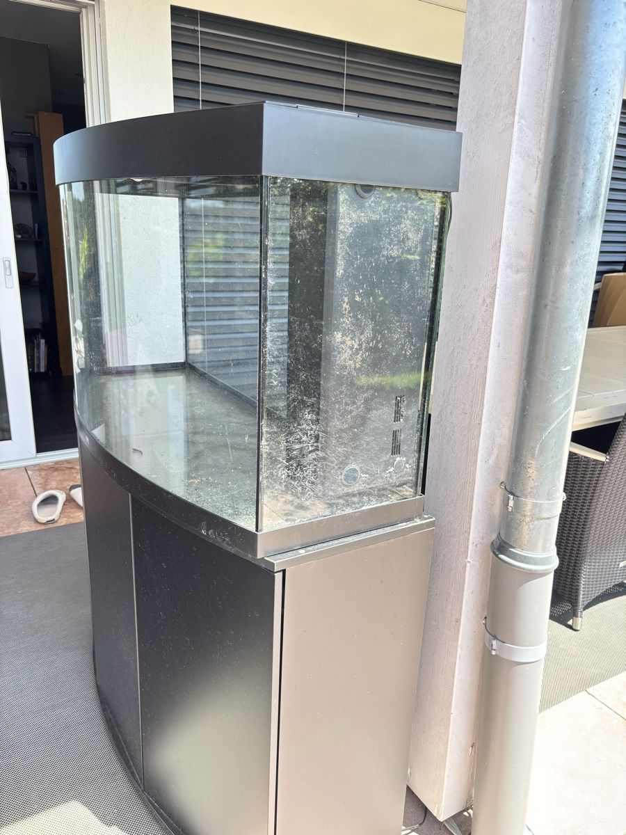 Juwel Aquarium: Juwel Aquarium 260l mit Gestell – D'occasion à Aarwangen par tri_vr92 2