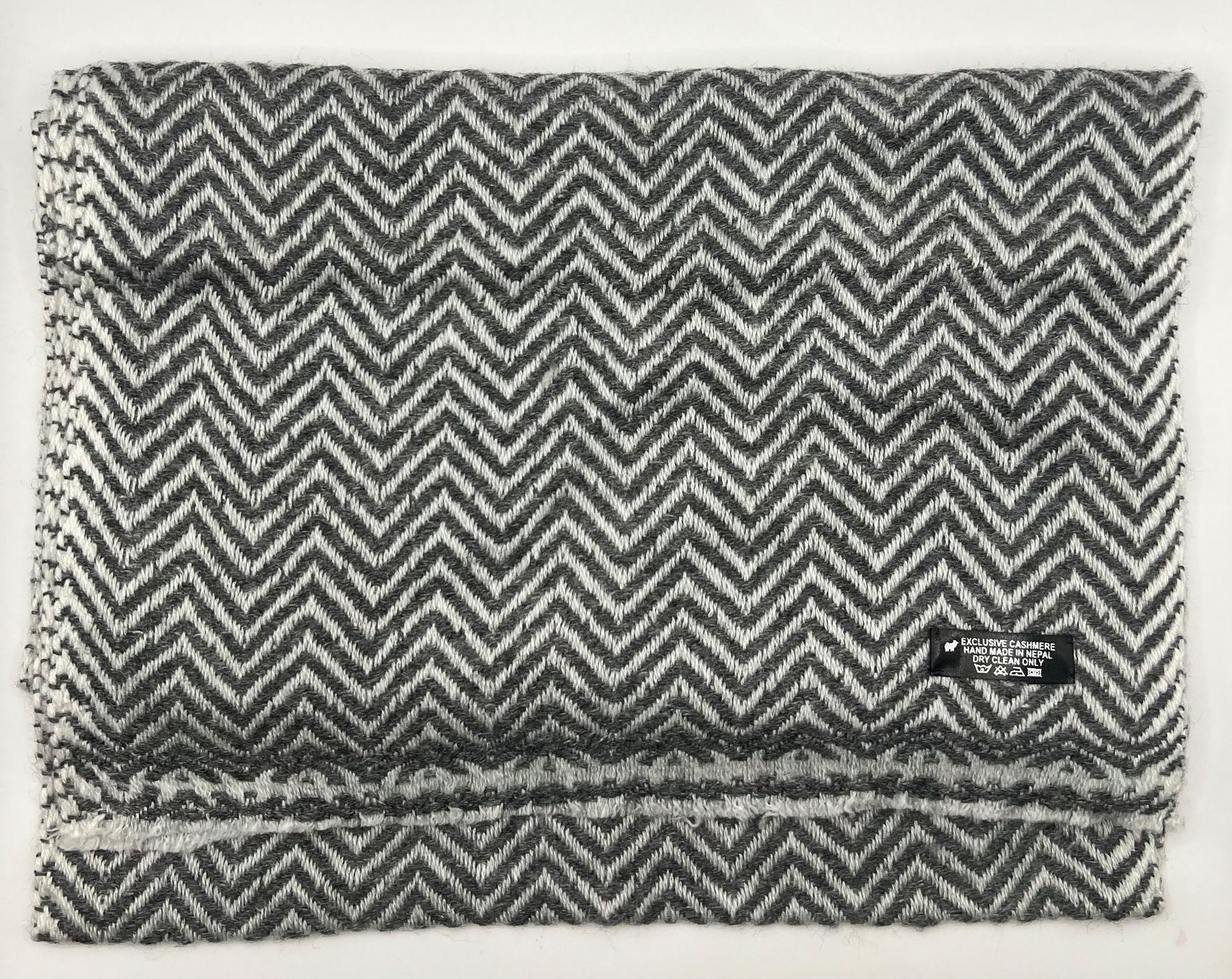 Foulards, Tücher & Schals: Écharpe douce chaude hiver 100% cachemire gris anthracite – Neu und originalverpackt aus Coffrane von Luxary_16 2