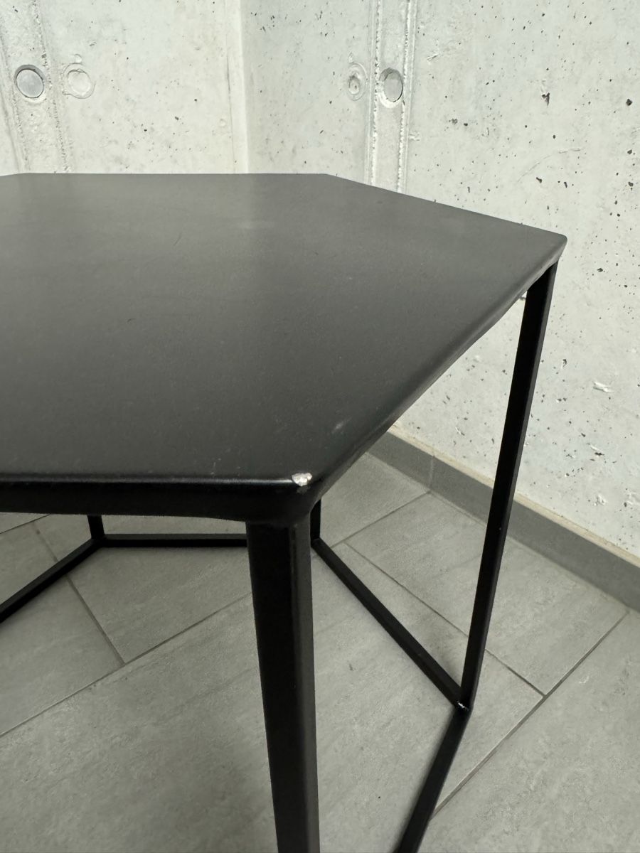 Tavoli: Stylischer Couchtisch Sechseckig Schwarz Metall – Usato da Seuzach venduto da S.Alves21 2