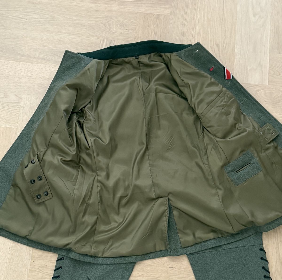 Uniformes: Historische DE Uniform mit Medaillen, Visor Cap etc. – Neuf (Voir description) à Goldach par igwhitestar 4