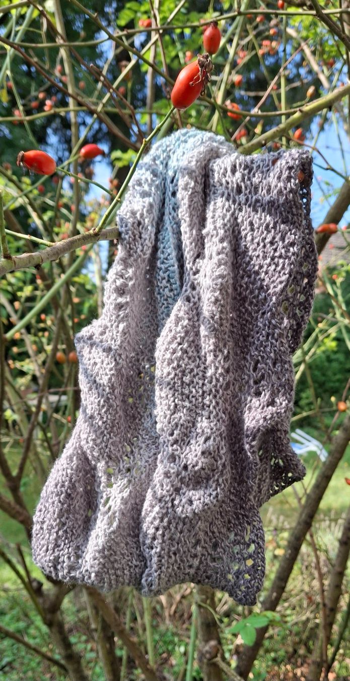 Foulard & Sciarpe: Loop Möbius und Mütze handgestrickt, Set 2   NEU – Nuovo (secondo la descrizione) da Langenthal venduto da Handstrick 2