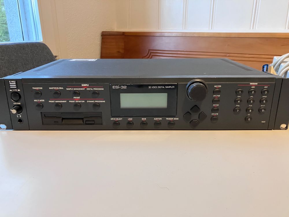 E-MU ESI-32 Sampler inkl. Apple SCSI CD-ROM & 4 Sound-CDs (Gebraucht ...