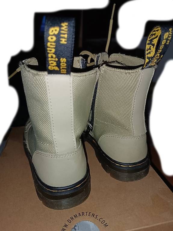 Dr. Martens Scarpe per ragazze: Dr Martens Combs Junior, taille 34, couleur Olive clair – Usato da Eysins venduto da Lochi1 4