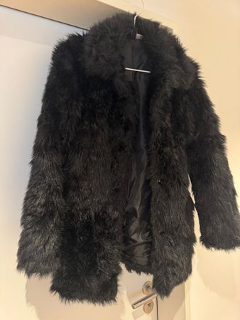 Schwarzer Mantel, Grösse 34 - Perfekt für Winter!