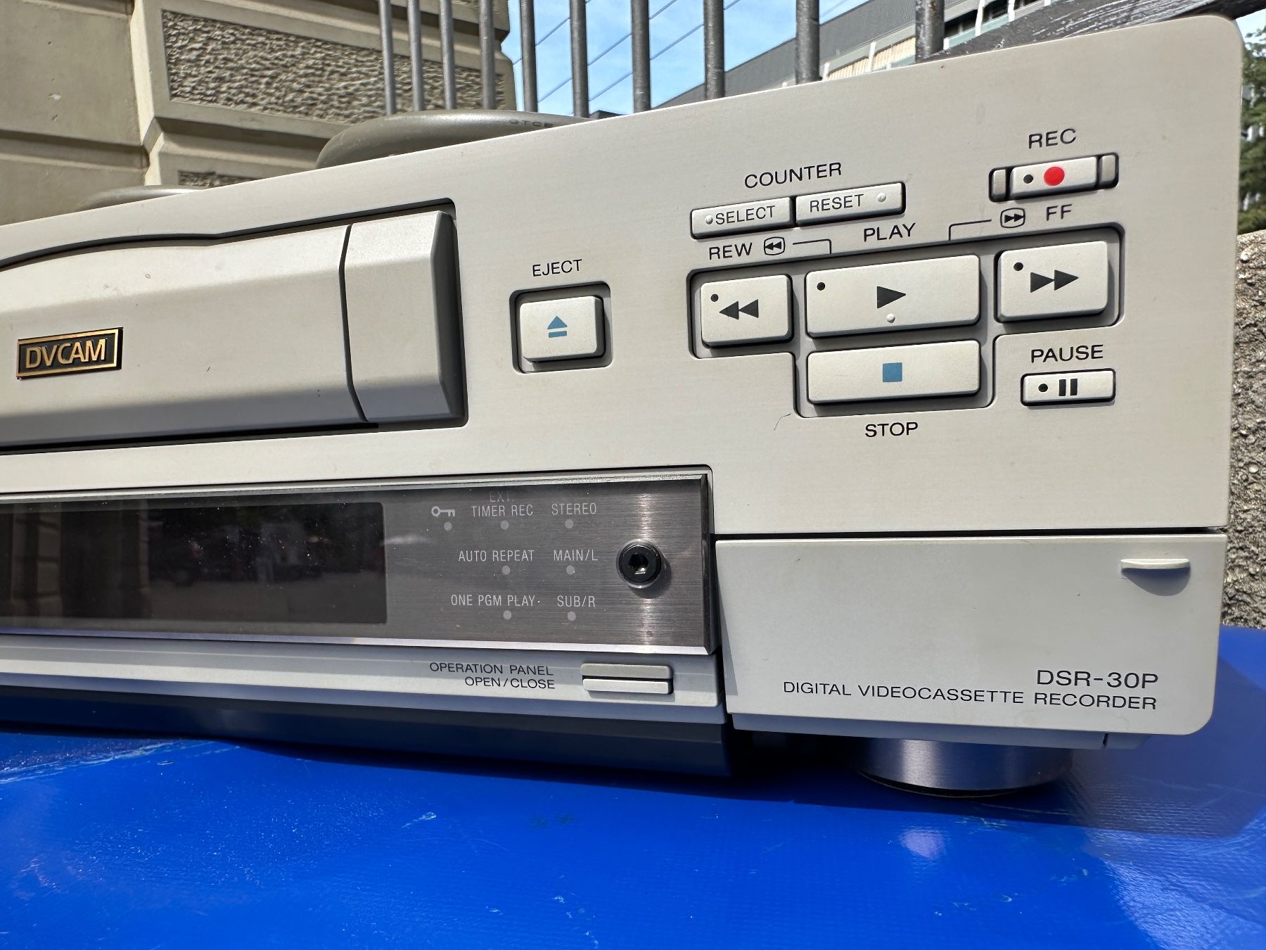 Sony Aufnahmegeräte: Sony DSR-30P digital Videcassette Recorder – Gebraucht aus Zürich von atlantis77 2