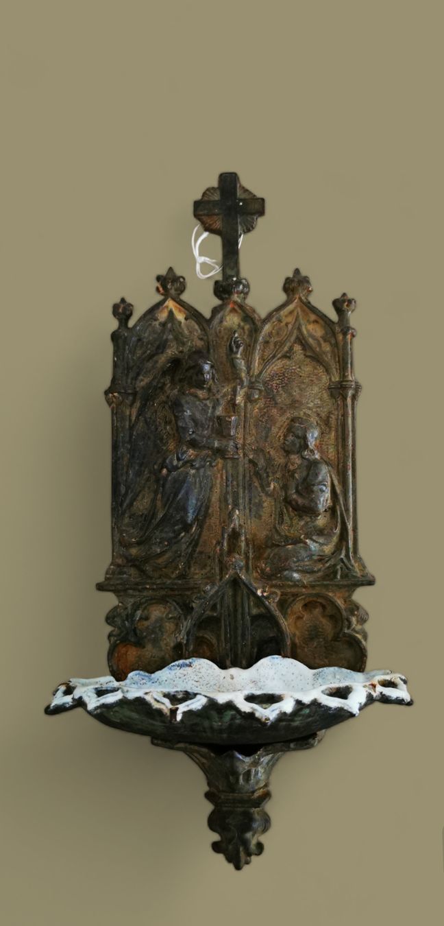 Tutte le decorazioni: Bénitier en fonte 19 ème – Usato da Martigny venduto da pivert03