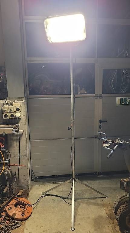 Lampade: Baustrahler mit Teleskopstativ – Usato da Kerns venduto da avr75 1