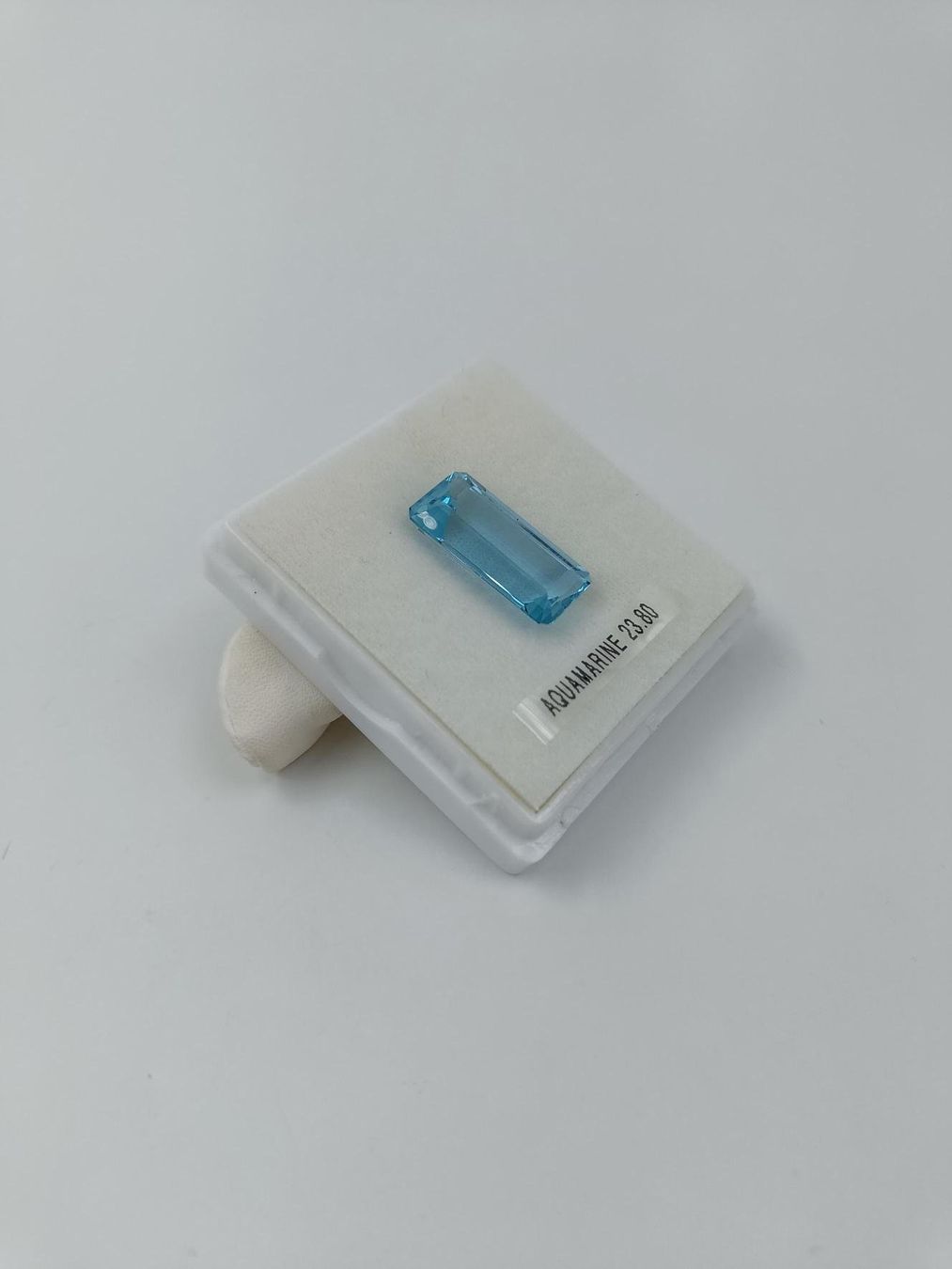 Pierres précieuses: 1 AQUAMARIN 23.80 CT. – D'occasion à Luzern par EdiGem 2