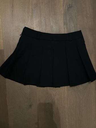 Schwarzer Minirock, Grösse XS – perfekt für den Sommer!